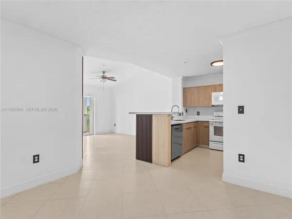 $2,600 | 4460 Northwest 107th Avenue, Unit 3048, Doral, FL 33178