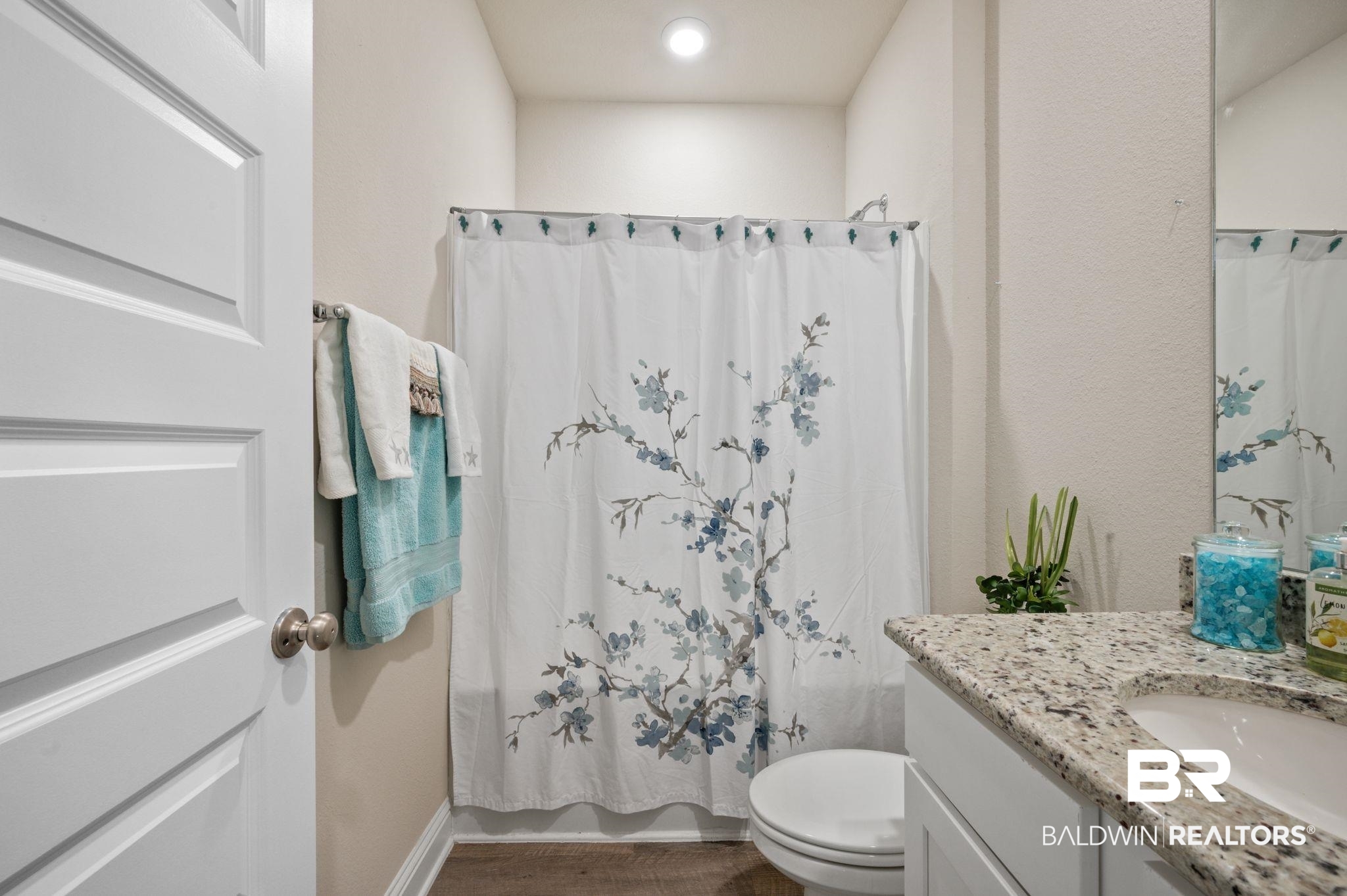 8722 Bronze Lane Foley, AL 36535 - Photo 17 of 38 Guest Bath