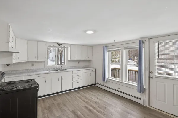 $1,250,000 | 8-10 Bayview Lane, Kittery, ME 03904