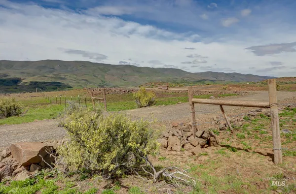 $295,000 | 20750 Sweet Ola Highway, Ola, ID 83657