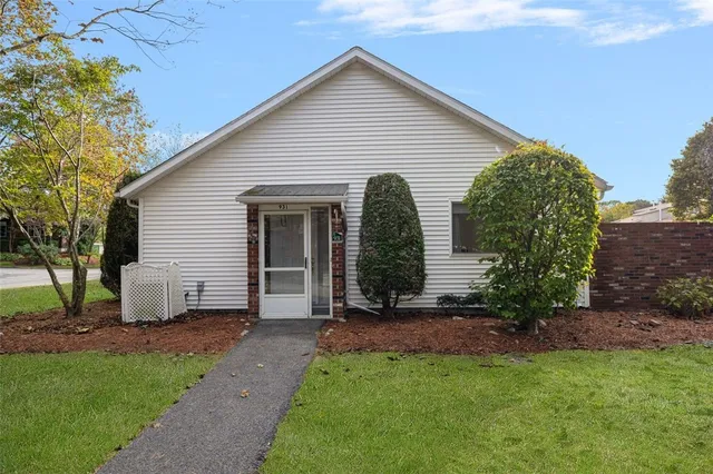 $311,500 | 931 Williamsburg Circle, Warwick, RI 02886