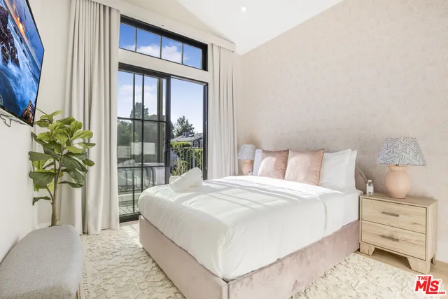 $20,000 | 4324 Camellia Avenue, Studio City, CA 91604