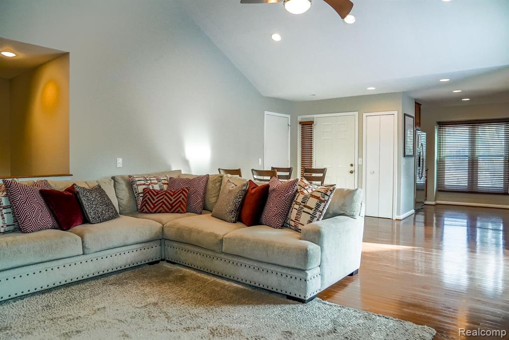 708 Dressler Lane Rochester Hills, MI 48307 - Photo 10 of 24