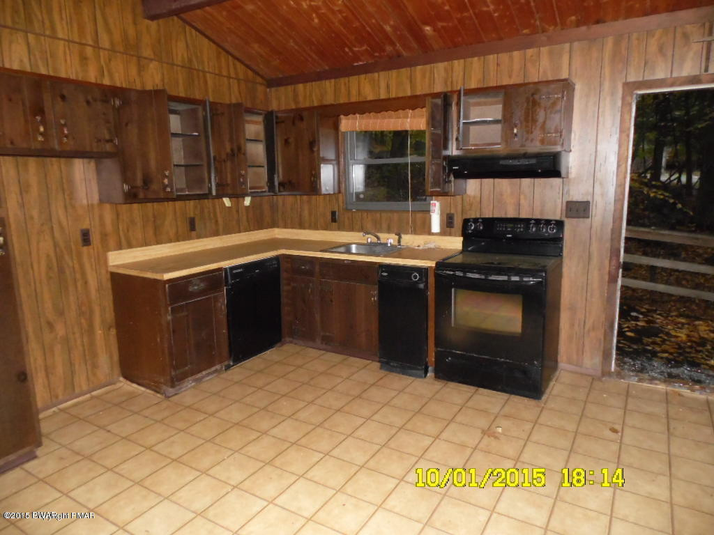 606 Bond Street Bushkill, PA 18324 - Photo 4 of 9 Gallery Image 4