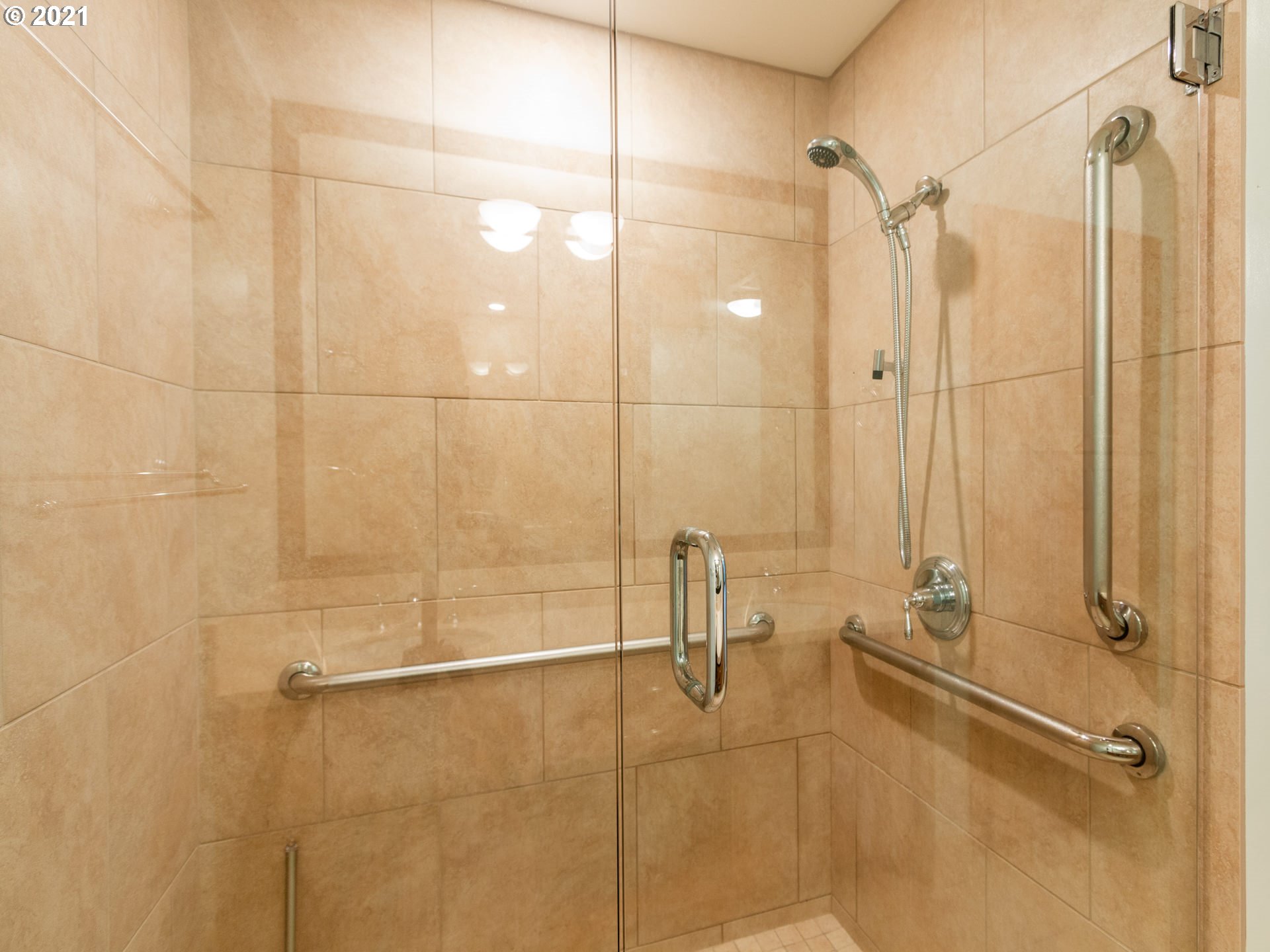2454 Northwest Westover Road, Unit 5201 Portland, OR 97210 - Photo 16 of 23 Gallery Image 16