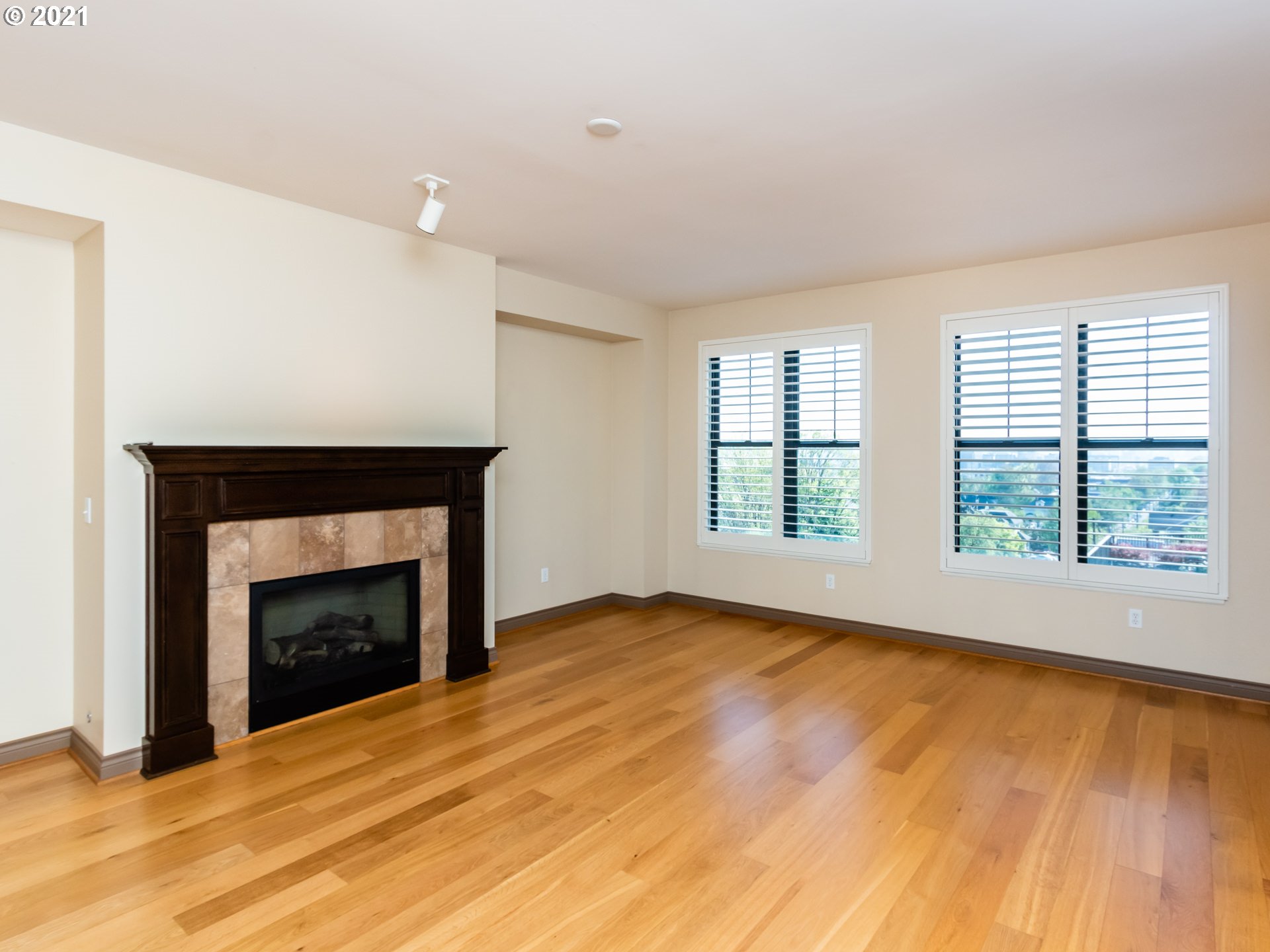 2454 Northwest Westover Road, Unit 5201 Portland, OR 97210 - Photo 3 of 23 Gallery Image 3