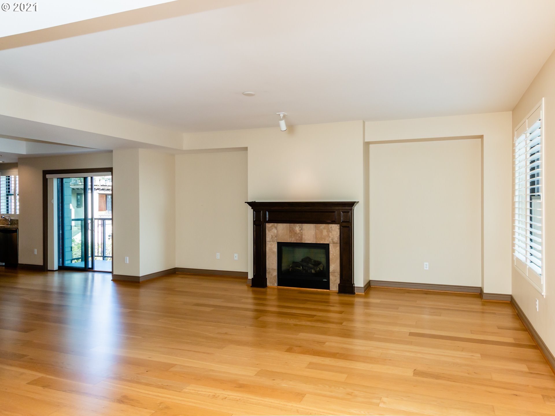 2454 Northwest Westover Road, Unit 5201 Portland, OR 97210 - Photo 4 of 23 Gallery Image 4
