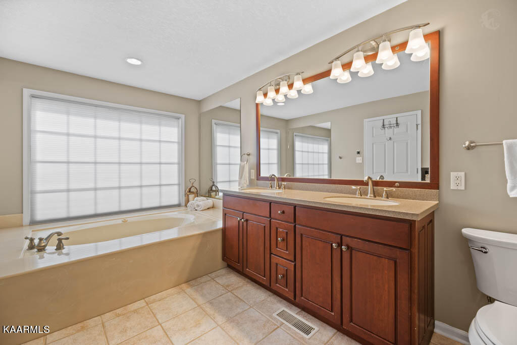 6813 Resolute Road Knoxville, TN 37918 - Photo 22 of 41 MASTER BATH
