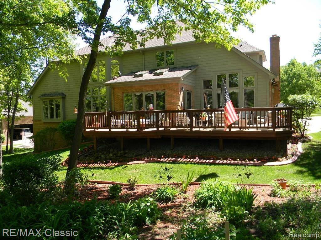 472 Inverness Highland, MI 48357 - Photo 22 of 25 Back of Home.JPG