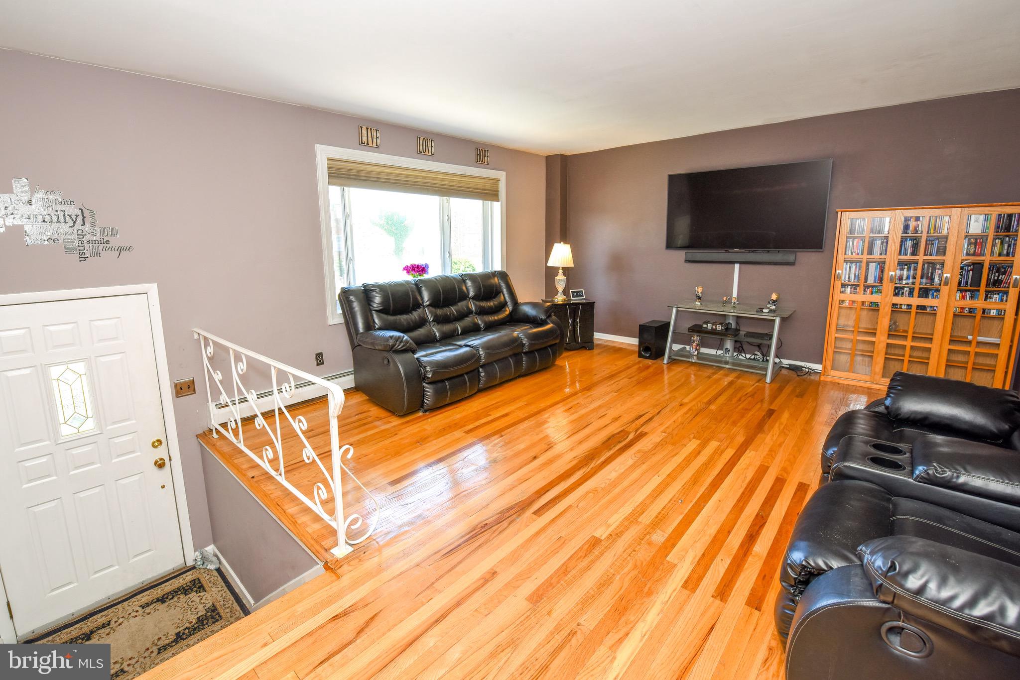 3423 Brookview Road Philadelphia, PA 19154 - Photo 3 of 25 Gallery Image 3