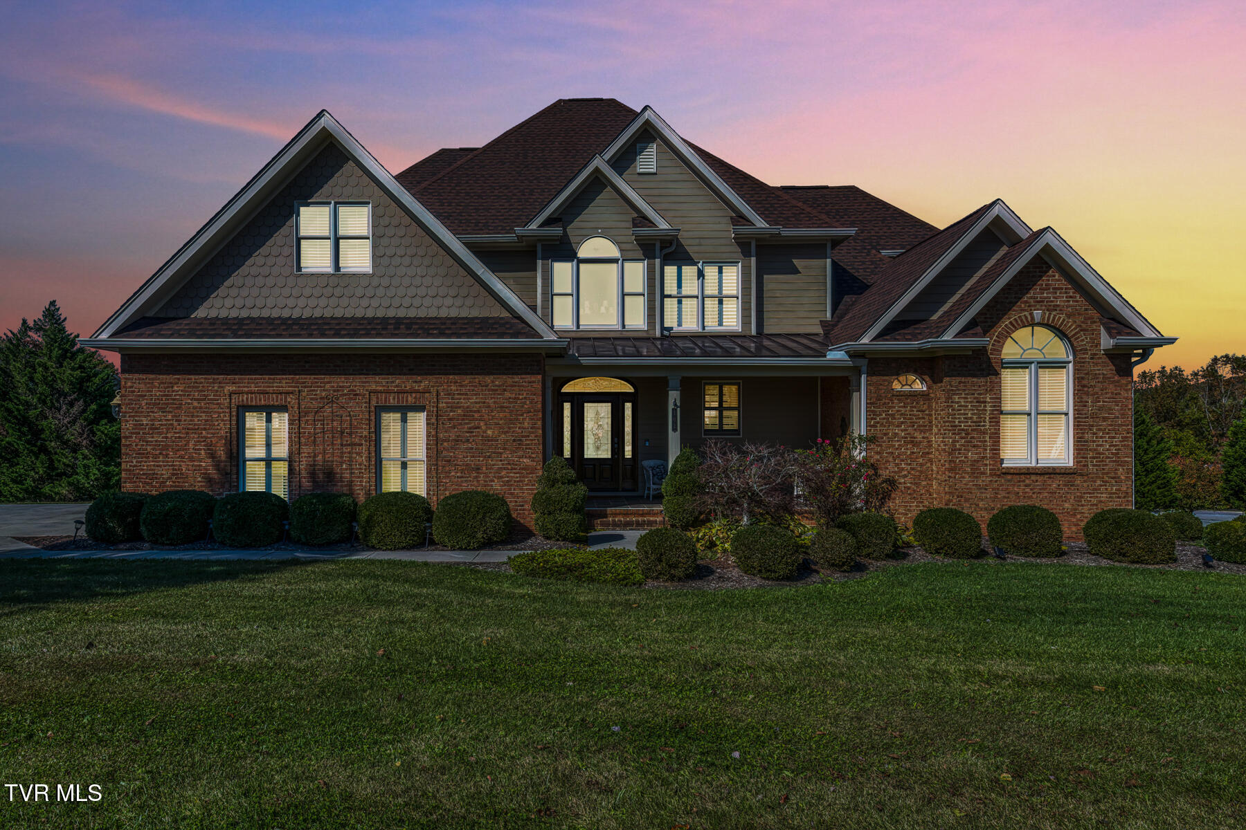 102 Oak View Circle Bristol, TN 37620 - Photo 2 of 93 102 Oak View Cir-2-2-2