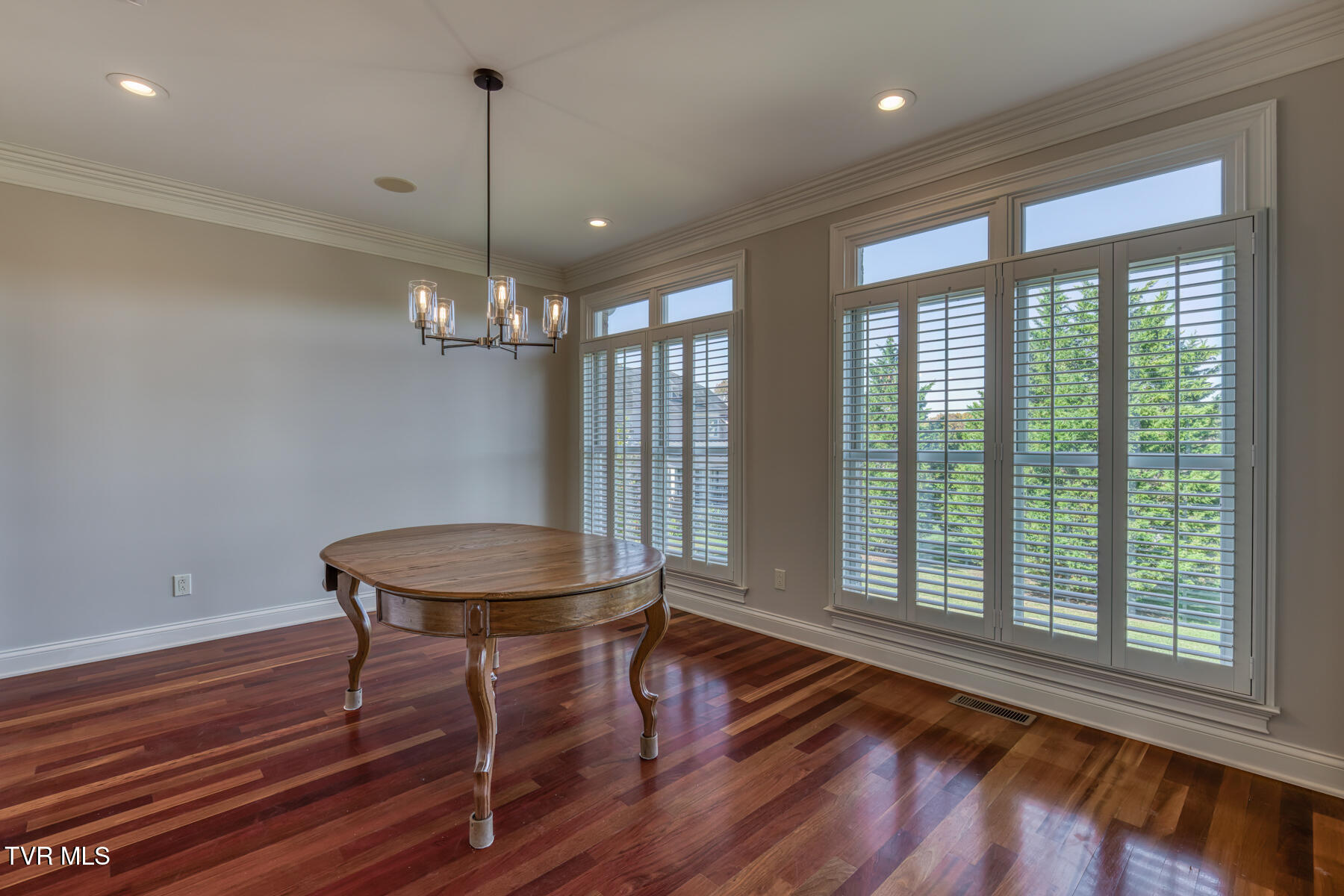 102 Oak View Circle Bristol, TN 37620 - Photo 25 of 93 102 Oak View Cir-25