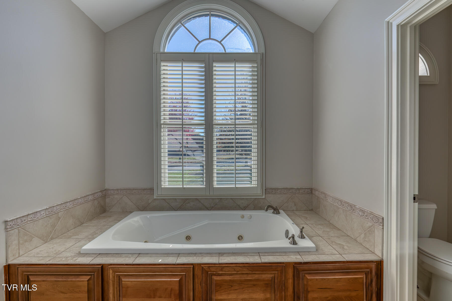 102 Oak View Circle Bristol, TN 37620 - Photo 38 of 93 102 Oak View Cir-38