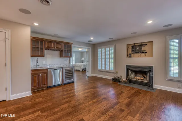 $899,500 | 102 Oak View Circle, Bristol, TN 37620