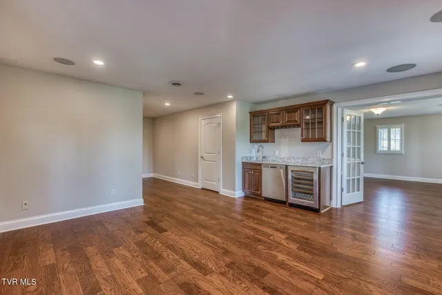 $899,500 | 102 Oak View Circle, Bristol, TN 37620