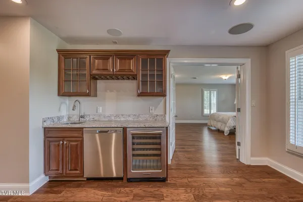 $824,500 | 102 Oak View Circle, Bristol, TN 37620
