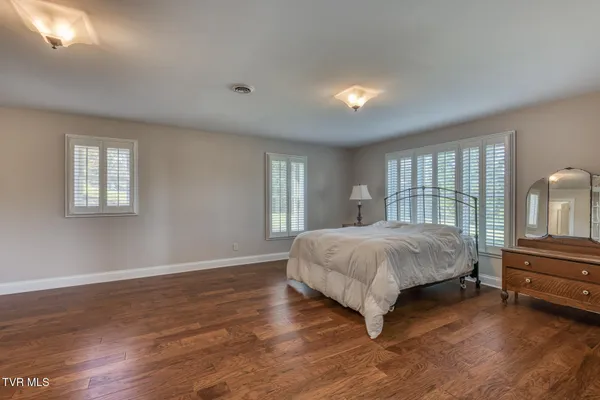 $824,500 | 102 Oak View Circle, Bristol, TN 37620