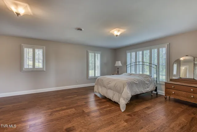 $899,500 | 102 Oak View Circle, Bristol, TN 37620