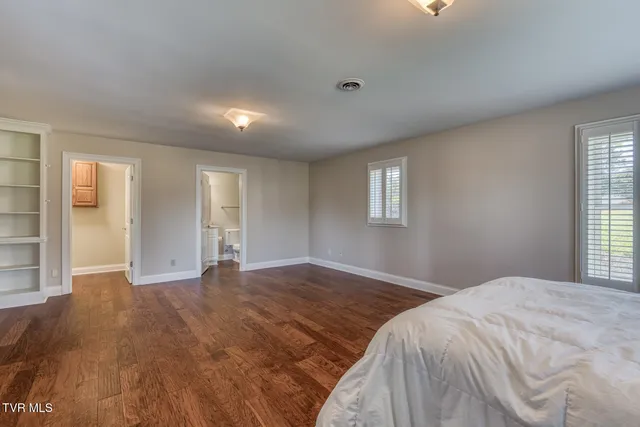 $899,500 | 102 Oak View Circle, Bristol, TN 37620