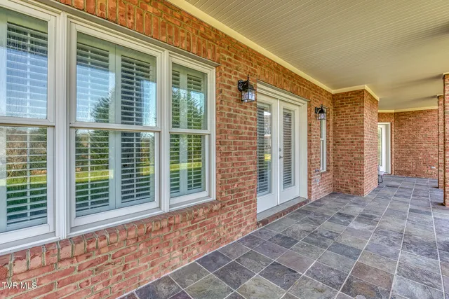 $899,500 | 102 Oak View Circle, Bristol, TN 37620