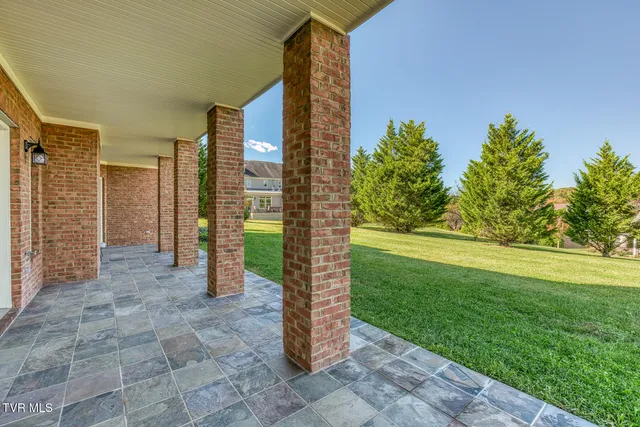 $899,500 | 102 Oak View Circle, Bristol, TN 37620