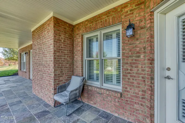 $824,500 | 102 Oak View Circle, Bristol, TN 37620