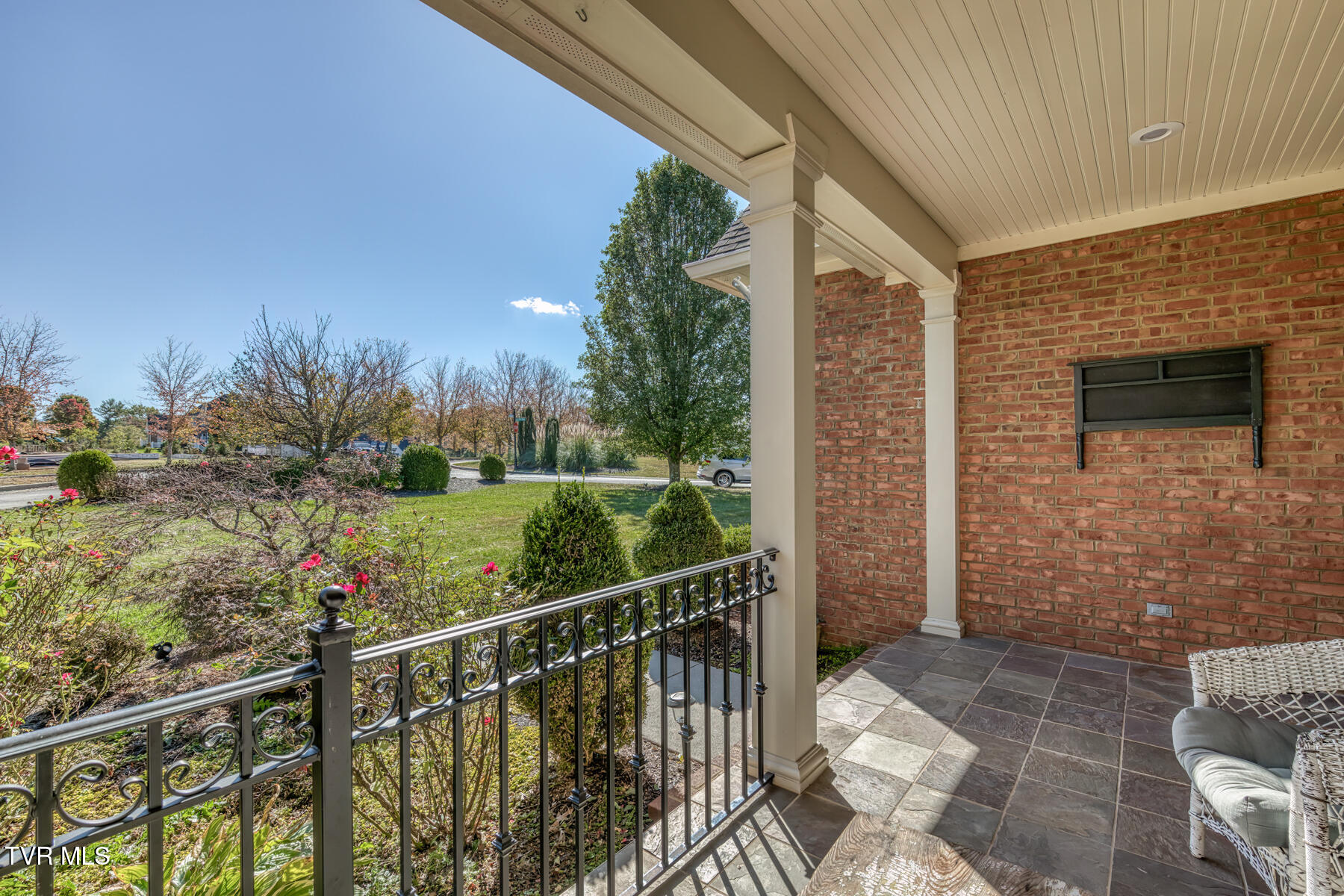 102 Oak View Circle Bristol, TN 37620 - Photo 10 of 93 102 Oak View Cir-10