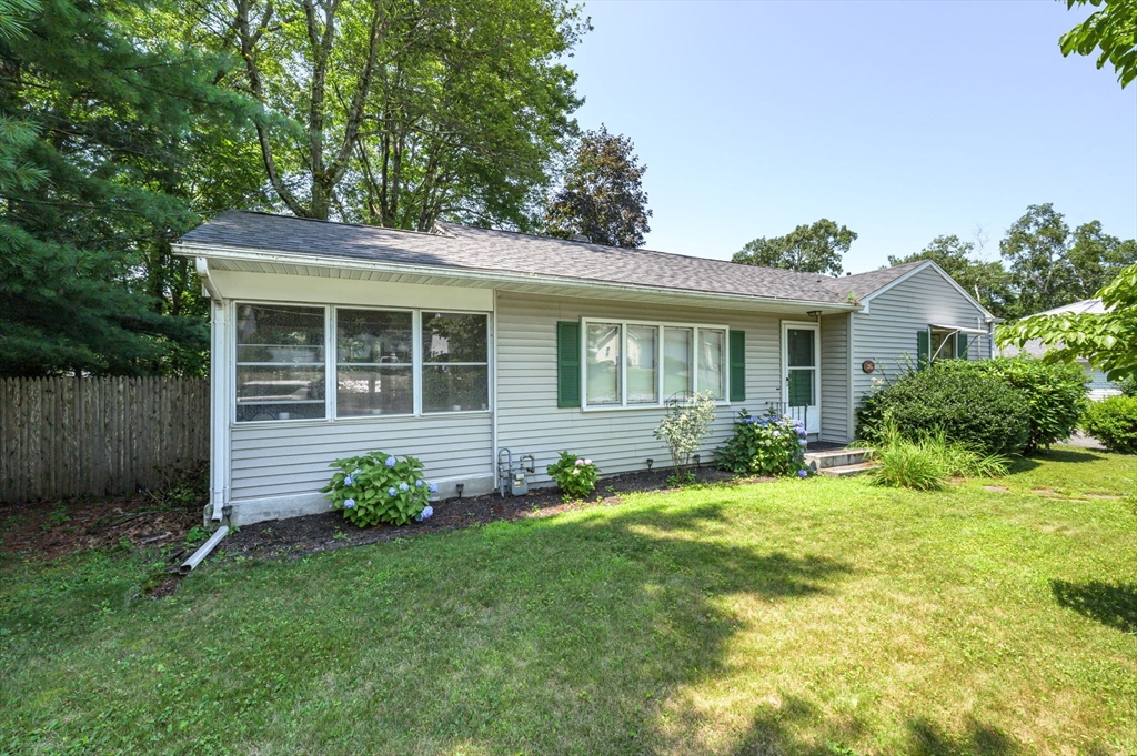 36 Yamaska Road Springfield, MA 01118 - Photo 2 of 30