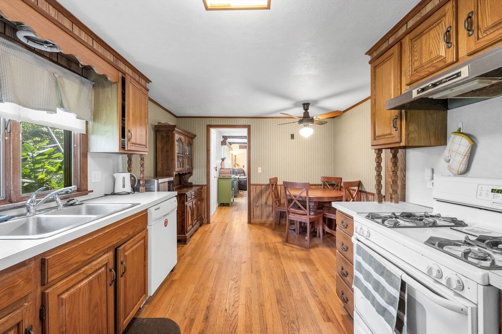 36 Yamaska Road Springfield, MA 01118 - Photo 10 of 30