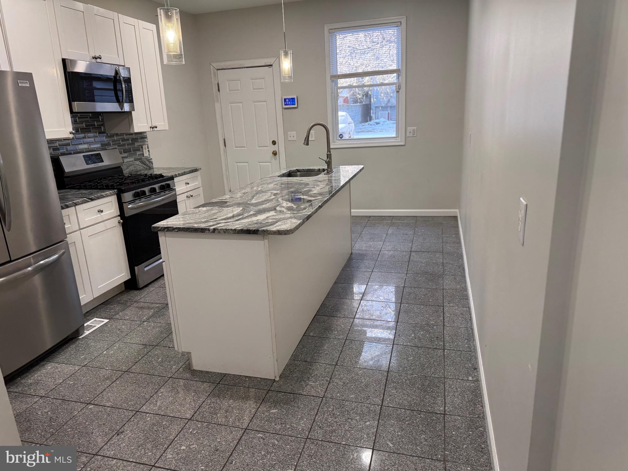 1408 1/2 Madison Avenue Baltimore, MD 21217 - Photo 3 of 57