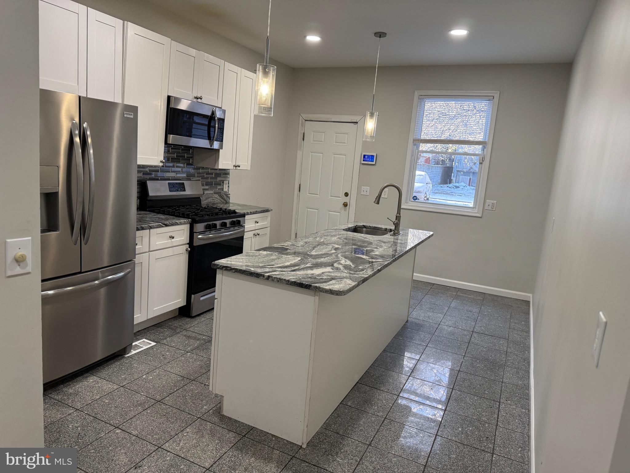 1408 1/2 Madison Avenue Baltimore, MD 21217 - Photo 4 of 57