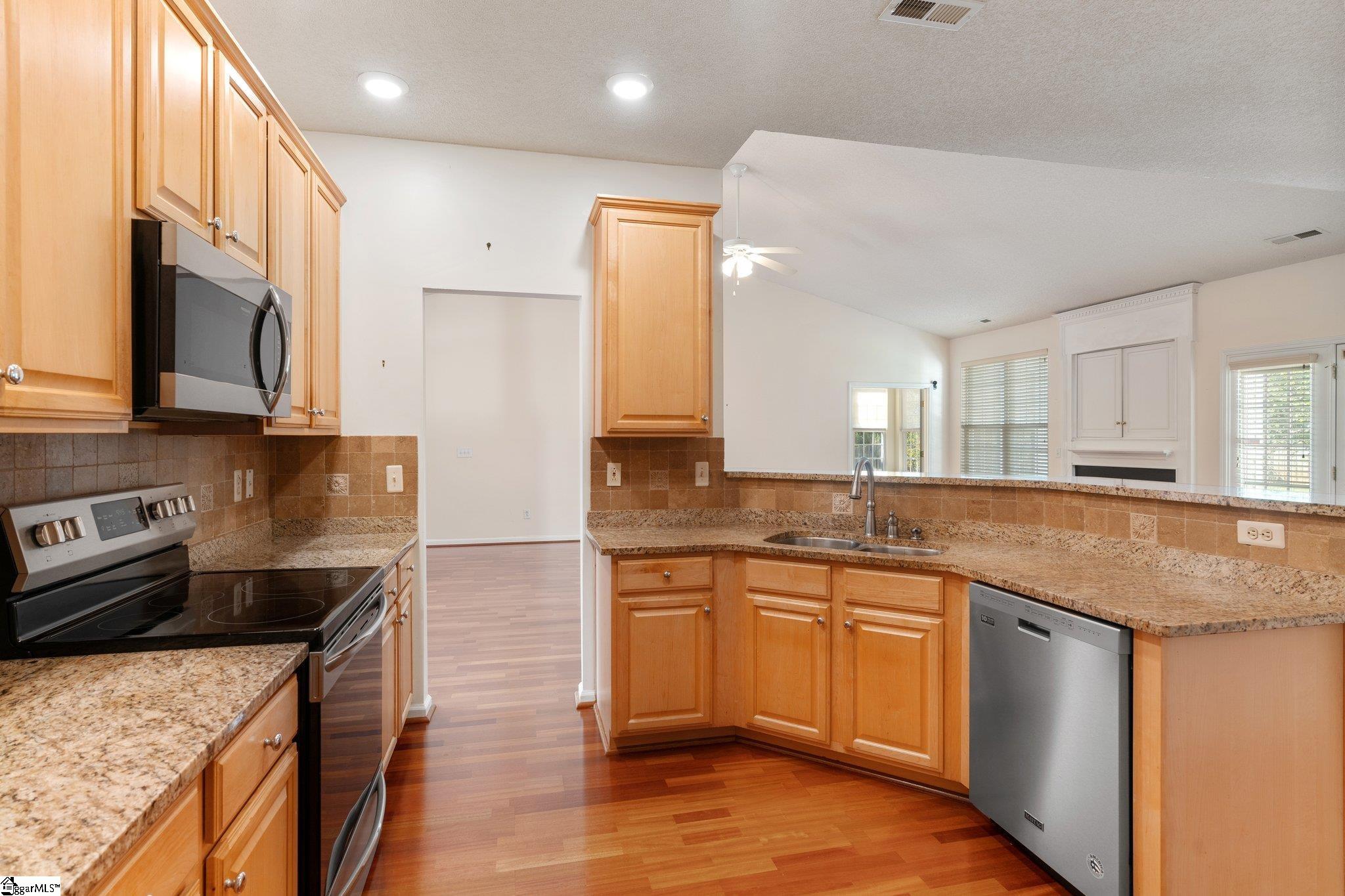 23 Red Jonathan Court Simpsonville, SC 29681 - Photo 6 of 27