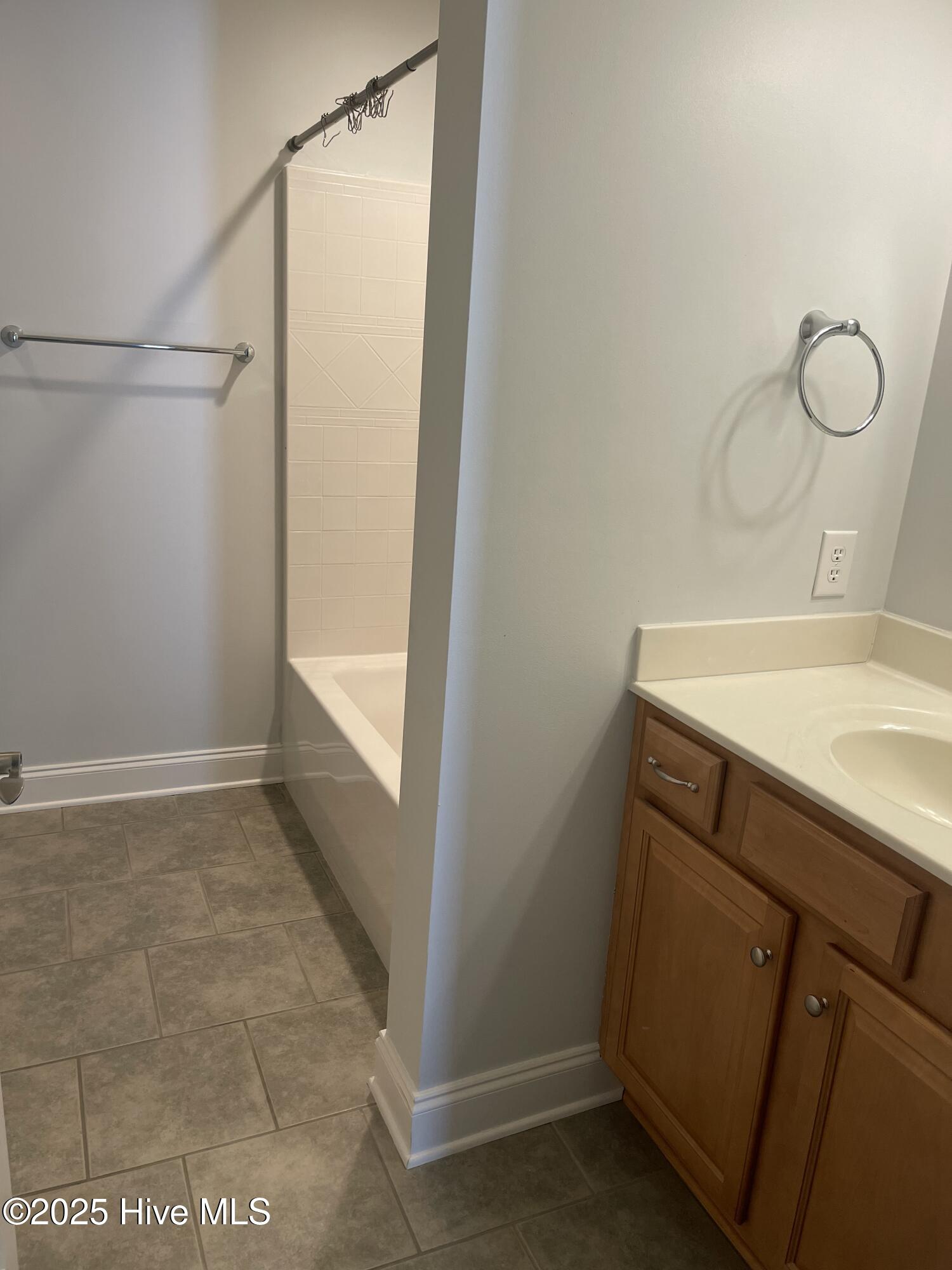 402 Stratton Place Washington, NC 27889 - Photo 22 of 27 Guest Bathroom