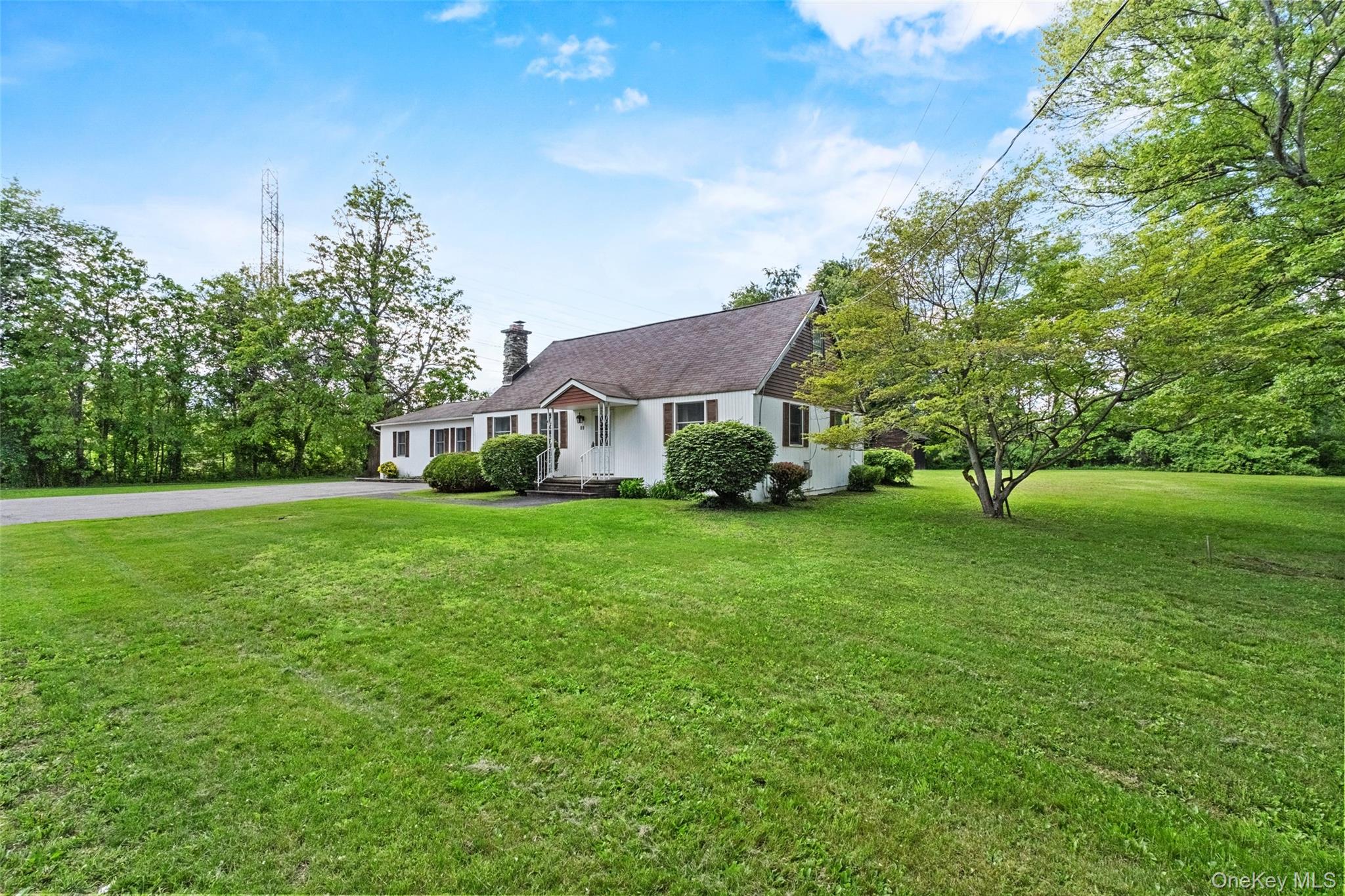 a view of house with garden
