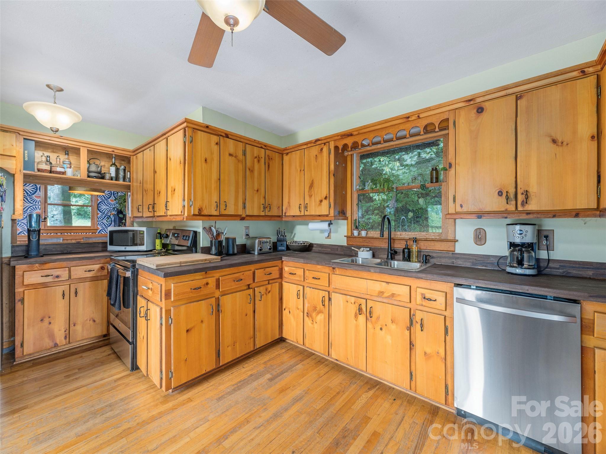 215 Hall Top Road Waynesville, NC 28786 - Photo 9 of 35 Gallery Image 9