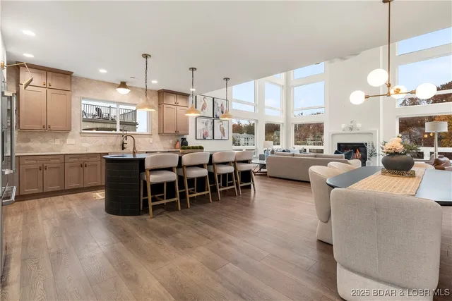 $1,950,000 | 154 Via Cresta Drive, Sunrise Beach, MO 65079