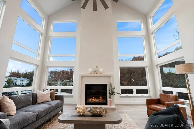 $1,950,000 | 154 Via Cresta Drive, Sunrise Beach, MO 65079