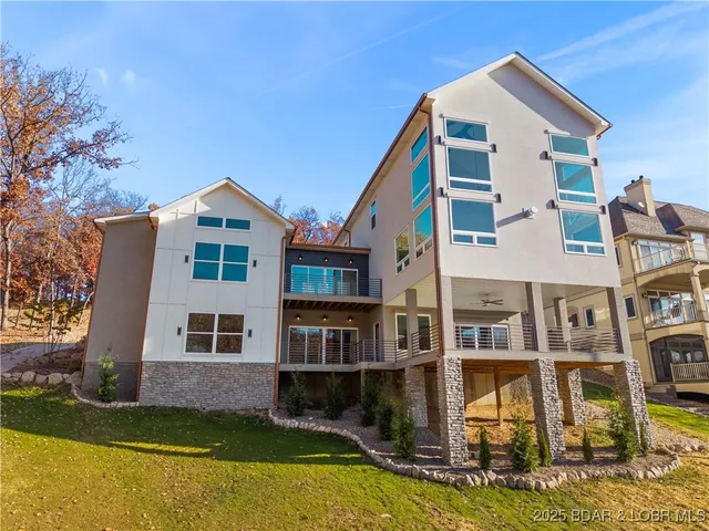 $1,950,000 | 154 Via Cresta Drive, Sunrise Beach, MO 65079