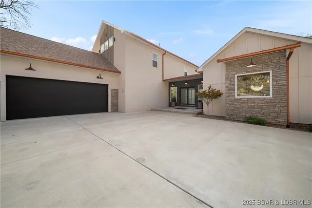 $1,950,000 | 154 Via Cresta Drive, Sunrise Beach, MO 65079