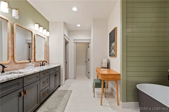 $1,950,000 | 154 Via Cresta Drive, Sunrise Beach, MO 65079