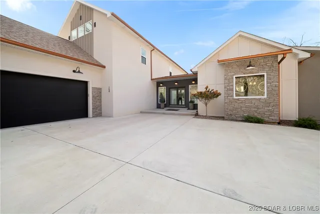 $1,950,000 | 154 Via Cresta Drive, Sunrise Beach, MO 65079