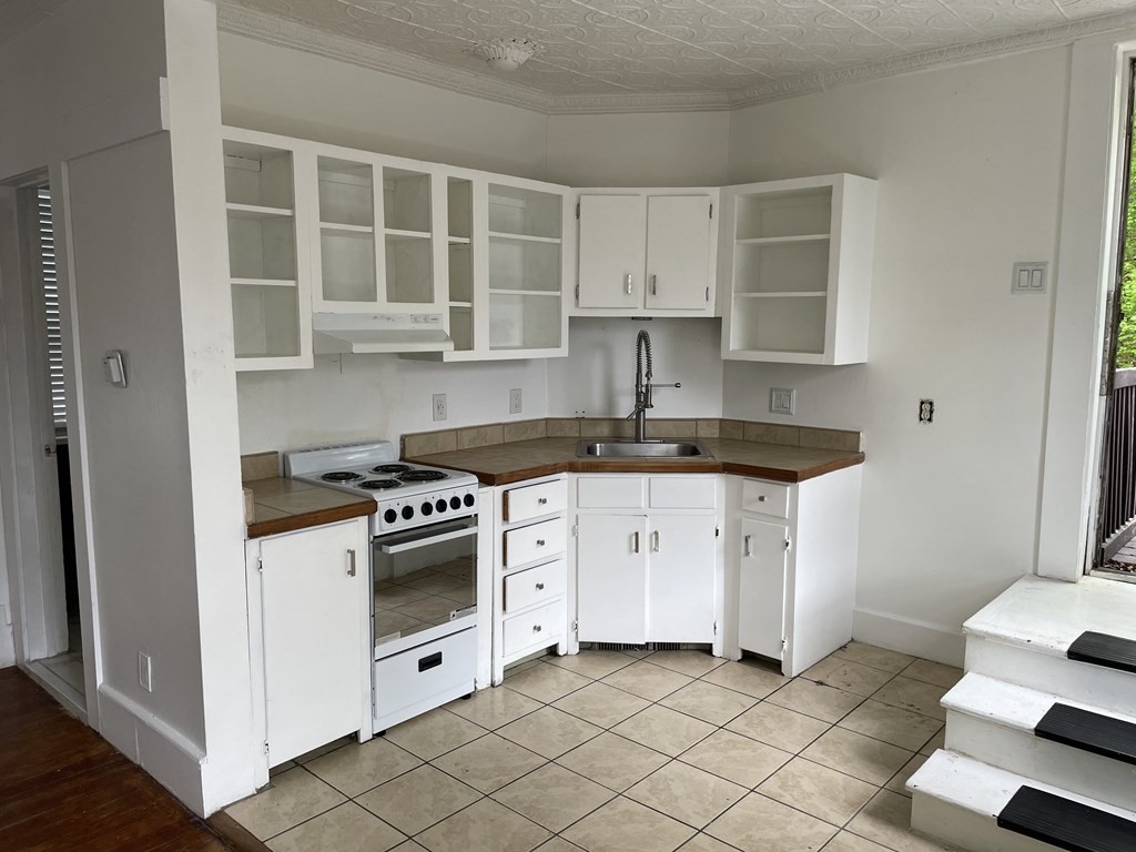 1189-1191 Worcester Street Springfield, MA 01151 - Photo 3 of 3 Gallery Image 3