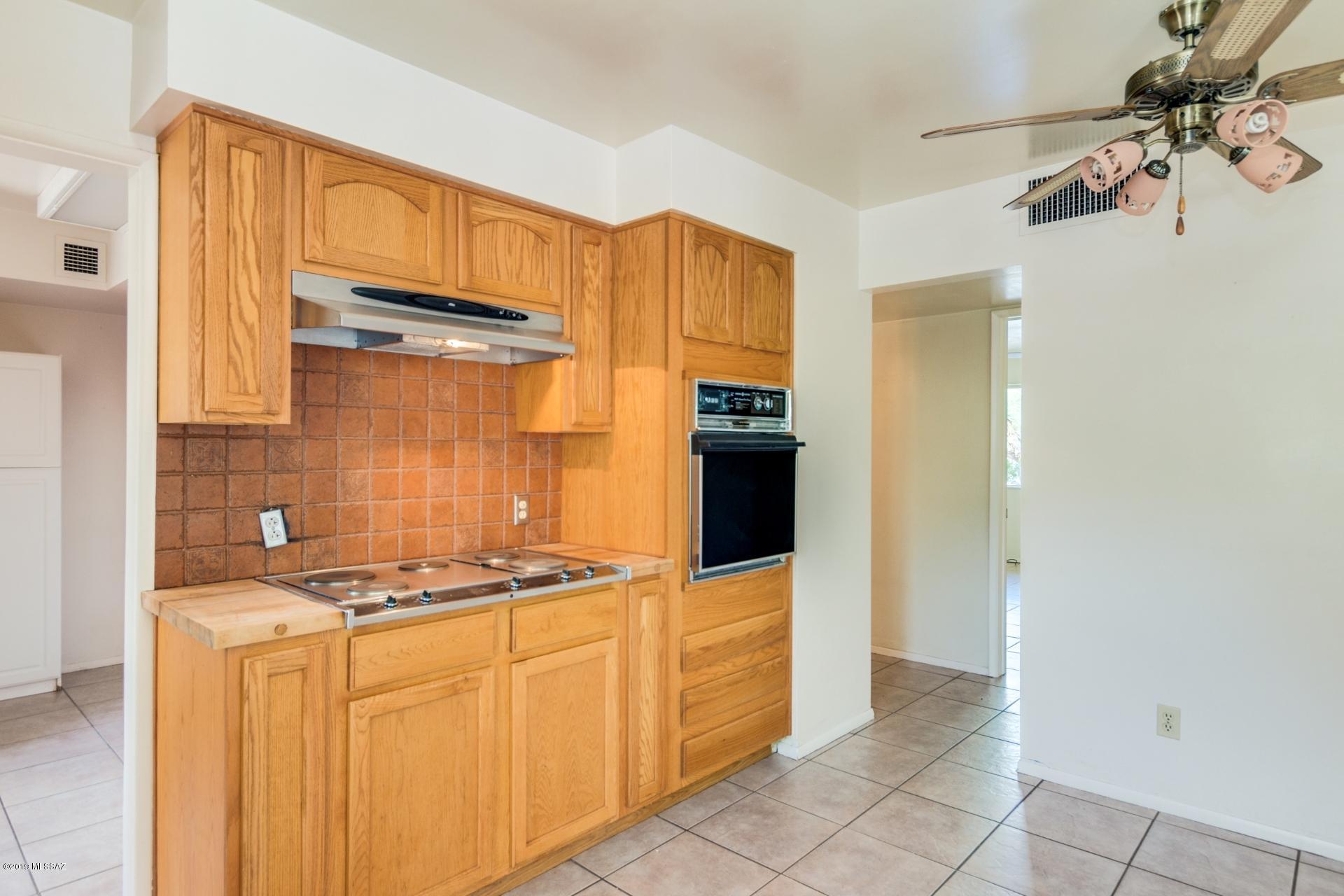 1243 West Roller Coaster Road Tucson, AZ 85704 - Photo 7 of 21 Gallery Image 7