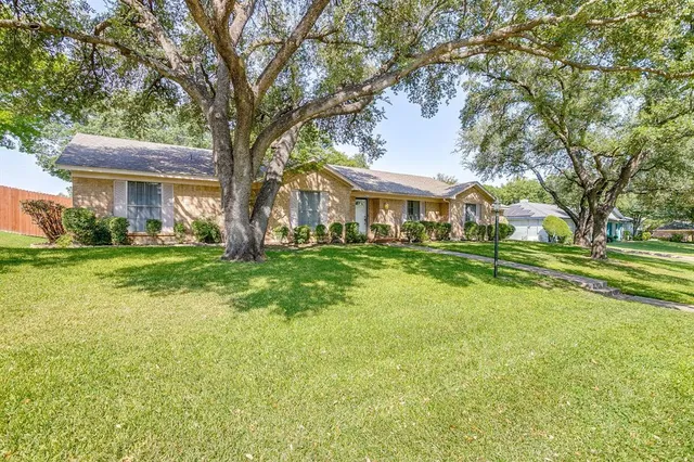 $515,000 | 4216 Winding Way, Benbrook, TX 76126