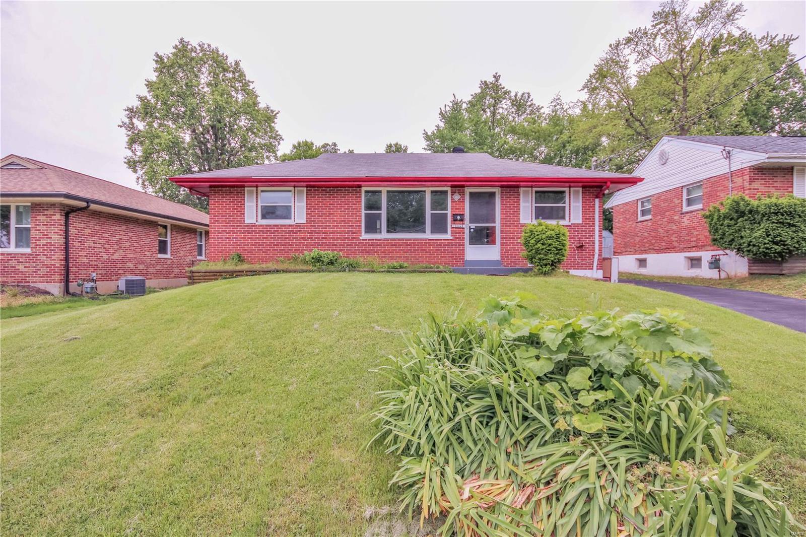 10248 Lackland Road St. Louis, MO 63114 - Photo 1 of 32 Gallery Image 1