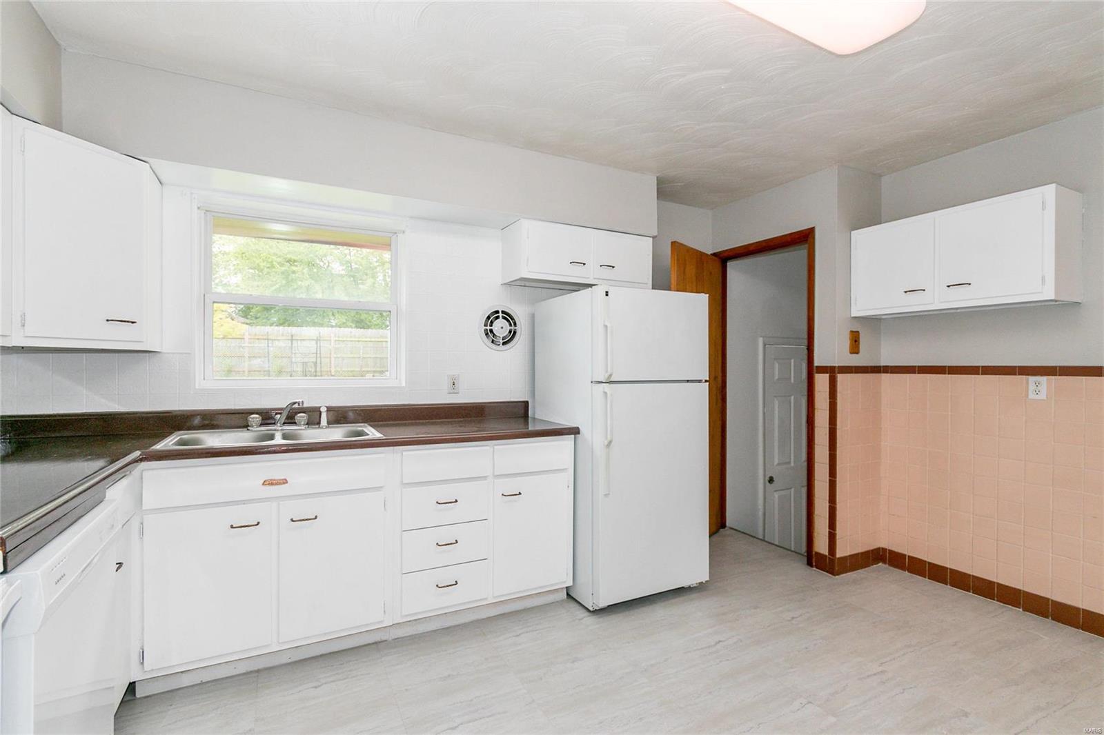10248 Lackland Road St. Louis, MO 63114 - Photo 11 of 32 Gallery Image 11