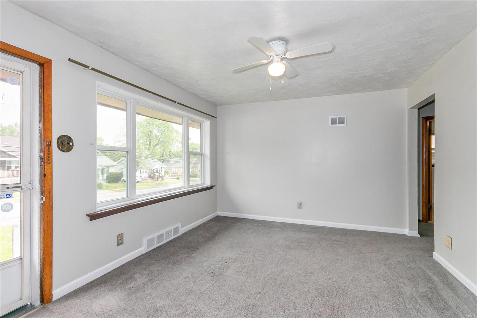 10248 Lackland Road St. Louis, MO 63114 - Photo 5 of 32 Gallery Image 5