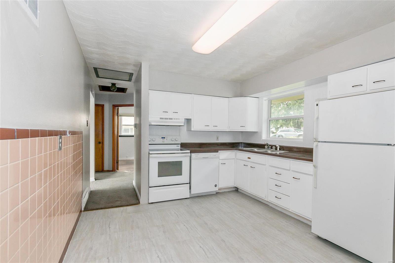 10248 Lackland Road St. Louis, MO 63114 - Photo 9 of 32 Gallery Image 9