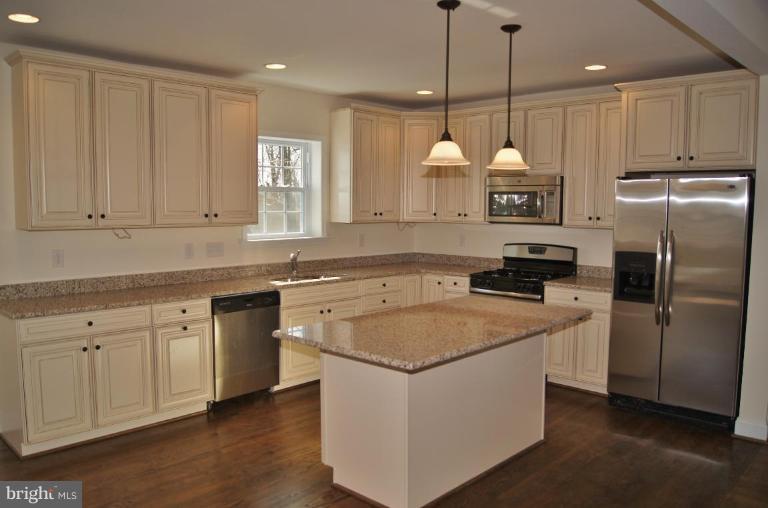 11 Tanglewood Road Catonsville, MD 21228 - Photo 11 of 22 Kitchen