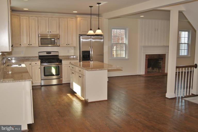 11 Tanglewood Road Catonsville, MD 21228 - Photo 13 of 22 Kitchen/Dining Room